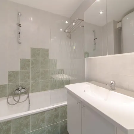 Tivoli 37 With Parking By Interhome 아파트 *